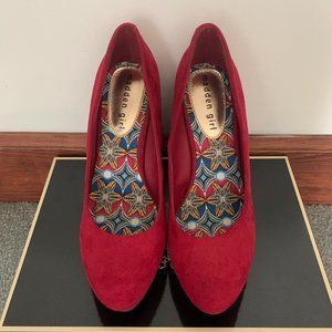 Madden Girl Red Wedge Pumps Size 8